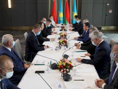 
                    Производство многослойных стеклопакетов для техники запустят Казахстан и Беларусь
                