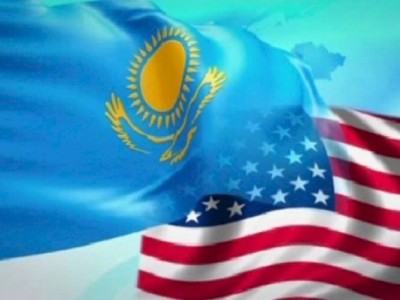 
                    Нурсултан Назарбаев и экс-Вице-Президент США Альберт Гор поговорили по телефону
                