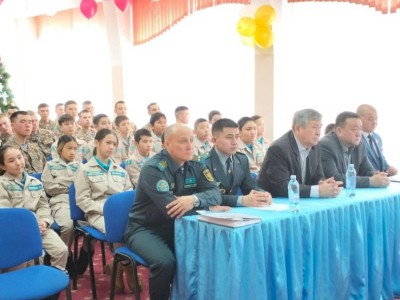
                    Военнослужащие провели открытый урок с учениками
                
