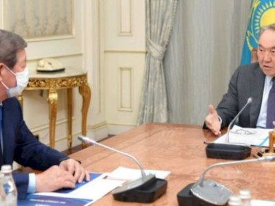 
                    Елбасы поблагодарил Ахметжана Есимова за работу на посту главы «Самрук-Қазына»
                