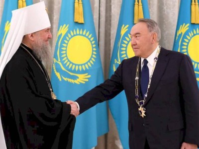 
                    Нурсултану Назарбаеву вручена высшая награда Православной Церкви Казахстана
                