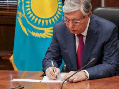 
                    Глава Казахстана подписал закон о снятии пенсионных накоплений
                