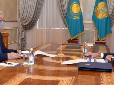 
                    Глава государства принял председателя Сената Парламента
                