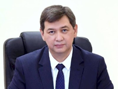 
                    Ерлан Киясов подписал постановление о поэтапном смягчении карантина
                
