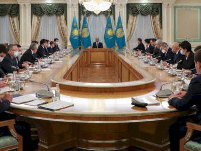 
                    Касым-Жомарт Токаев провел совещание с акимами
                