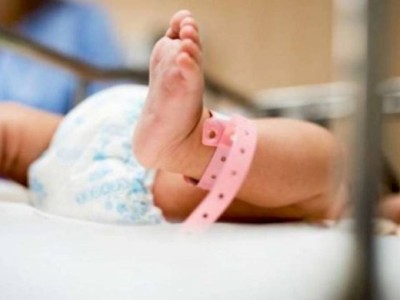 
                    Стало известно о состоянии новорожденного, найденного в уличном туалете в Алматы
                