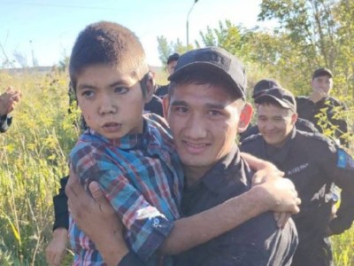 
                    Награжден полицейский, который нашел потерявшегося мальчика из ВКО
                