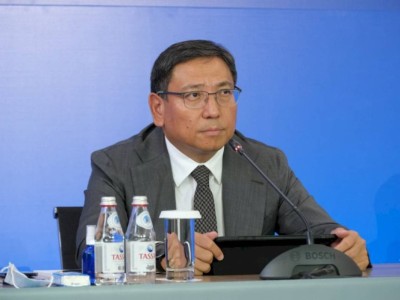 
                    Ерболат Досаев ответил на вопросы по благоустройству территории Аузэовского района
                