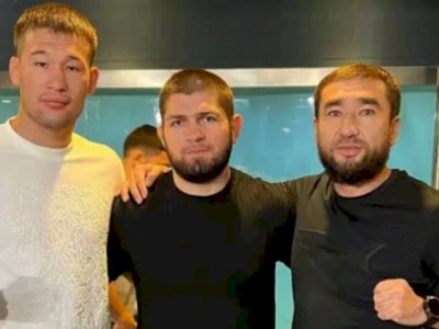 
                    Шавкат Рахмонов получил в подарок двухкомнатную квартиру в Актау
                