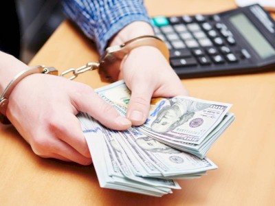 
                    Почти 90 млн тенге похитила главбух одного из учебных заведений Караганды
                