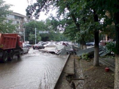 
                    Алматинцев попросили завтра без особой надобности не выходить из зданий
                