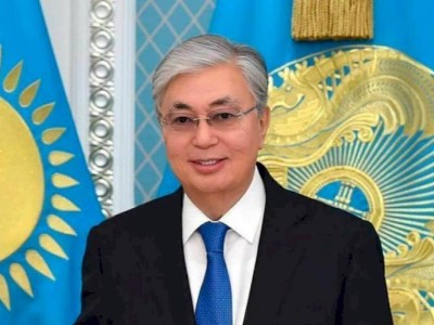 
                    Касым-Жомарт Токаев поздравил  казахстанцев с праздником Ораза айт
                