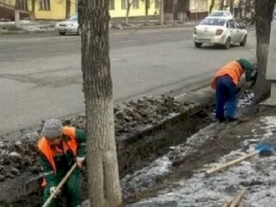 
                    В Алматы продолжаются работы по очистке арыков
                