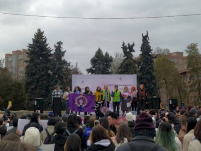 
                    В Алматы проходит митинг за права женщин
                