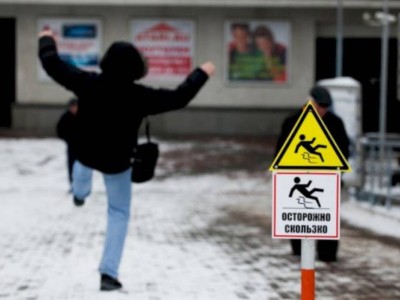 
                    В Алматы возросло число травмированных из-за гололеда
                