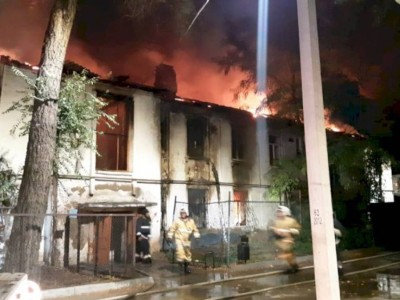 
                    Аким Алматы поручил расследовать причины пожара в жилом доме
                