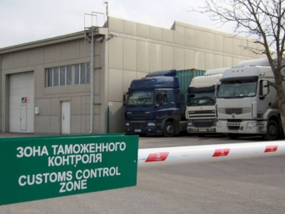
                    Налоговиков отстранили от досмотра грузов на границе в Казахстане
                