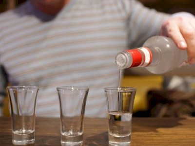 
                    Водку, не вызывающую похмелье, изобрели в России
                