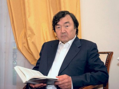 
                    У Олжаса Сулейменова и его супруги обнаружили коронавирус
                