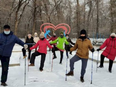 
                    Помочь и поддержать
                