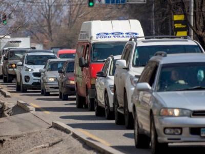 
                    Движение на центральном проспекте Алматы было парализовано
                