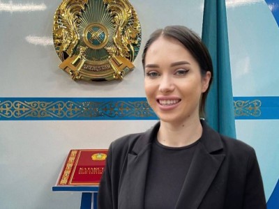 
                    Одна из самых красивых амбассадоров казахского языка проголосовала на референдуме
                