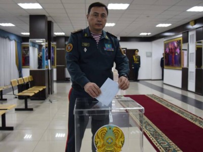 
                    Гвардейцы одними из первых закончили голосование
                