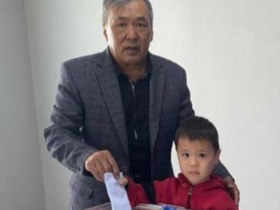
                    В Жетісу именинник на свой день рождения стал 100-м голосующим
                