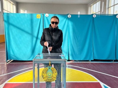 
                    «Будущее - в наших руках»: певица Гарифа Игисинова проголосовала на референдуме в Алматы
                