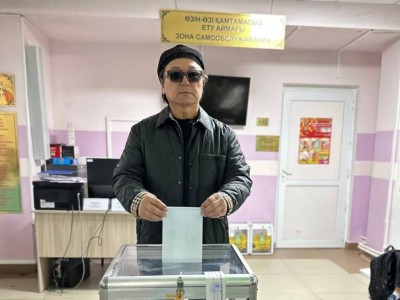 
                    Октем Алтаев принял участие в референдуме в Алматы
                