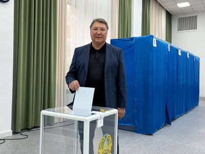 
                    «Это действительно важно для нашего общества»: в Алматы заслуженный артист Казахстана принял участие в референдуме
                