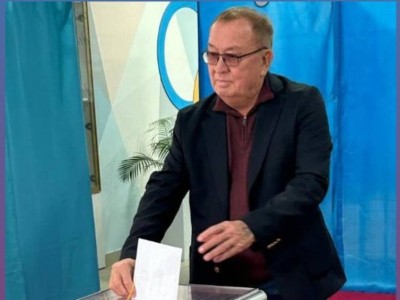 
                    Алтынбек Коразбаев проголосовал на референдуме в Алматы
                