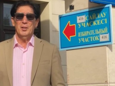 
                    Популярный артист Кудайберген Бекиш проголосовал на референдуме в Алматы
                