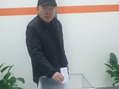 
                    «Встал в четыре утра» – первый проголосовавший на участке №178 Алматы
                