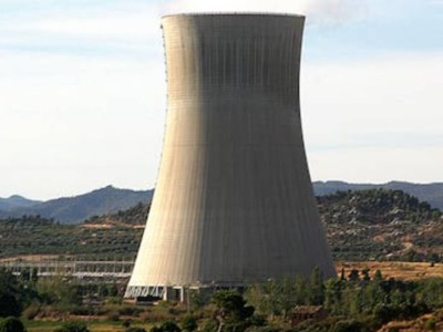 
                    Атомная энергетика полностью исключает выбросы углекислого газа 
                