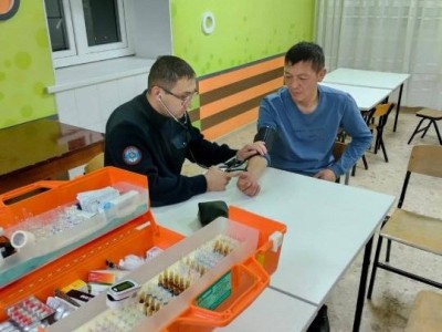
                    Центр медицины катастроф оказывает помощь пострадавшим от паводков
                