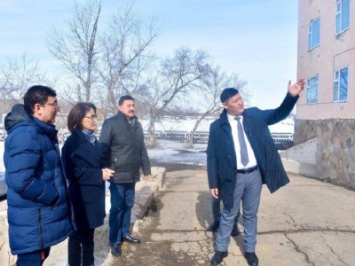 
                    Глава Минздрава ознакомилась с ходом строительства сельских медобъектов в Акмолинской области
                