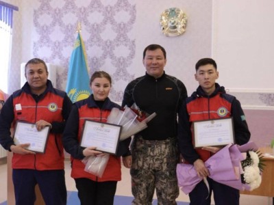 
                    Награждены фельдшеры, ползком добиравшиеся по сугробам к пациенту в Актюбинской области
                