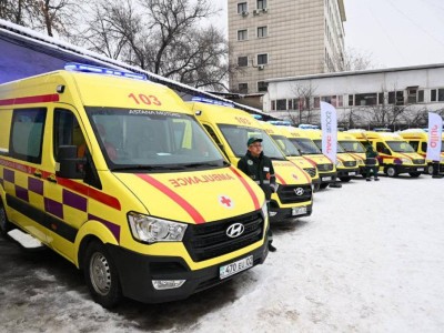 
                    В Алматы вручили ключи от 55 новых автомобилей скорой помощи
                