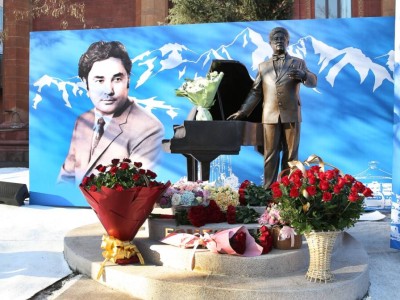 
                    Голос эпохи: В Алматы открыли памятник легенде казахской оперы Ермеку Серкебаеву
                