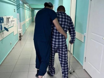 
                    Алматинские врачи вернули пенсионеру возможность передвигаться
                