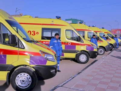 
                    Улытауские медики получили ключи от новых автомобилей скорой помощи
                