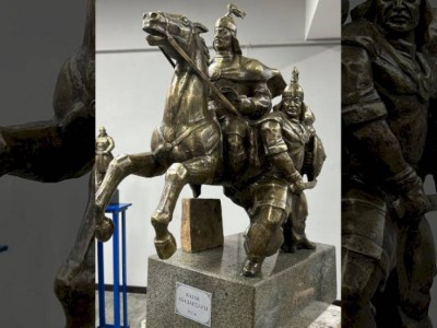 
                    В Алматы проходит юбилейная персональная выставка «Ғасырлар үні»  Болата Кусаинова
                