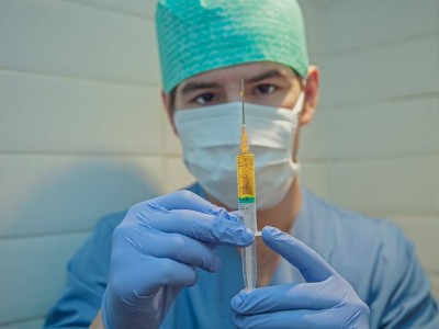 
                    Еще одна вакцина против COVID-19 одобрена ЕС
                