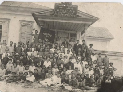 
                    Через повествование о судьбах известных верненцев татарского происхождения рассказана история Семиречья XIX–XX веков
                