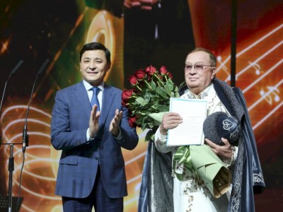 
                    Ученик Тлендиева: Алтынбеку Коразбаеву исполнилось 75 лет
                