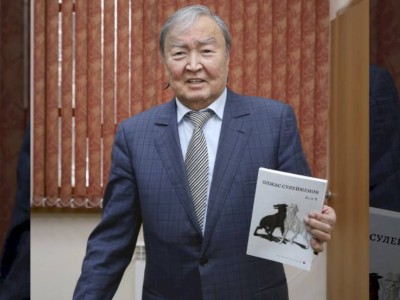 
                    Санкт-петербургское издательство «Пальмира» выпустило сборники произведений Олжаса Сулейменова
                