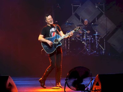 
                    В Алматы прошло трибьют-шоу Queen с солистом Марком Мартелом
                