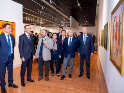 
                    Спикер Сената встретился с деятелями искусств Академии художеств
                