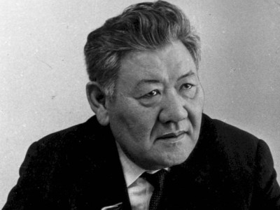 
                    Высокий ток поэзии: исполнилось 100 лет со дня рождения народного писателя Казахстана Сырбая Мауленова
                